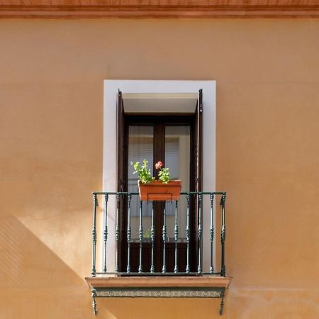 Triana Boutique Apartments By Hommyhome Seville Exterior photo